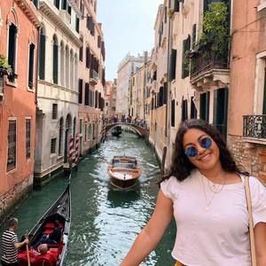 Meet your Posher, Amber